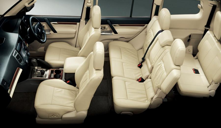 Интерьер Mitsubishi Pajero Final Edition 5-Door 2019 года  (JP) (фото 2 из 7)